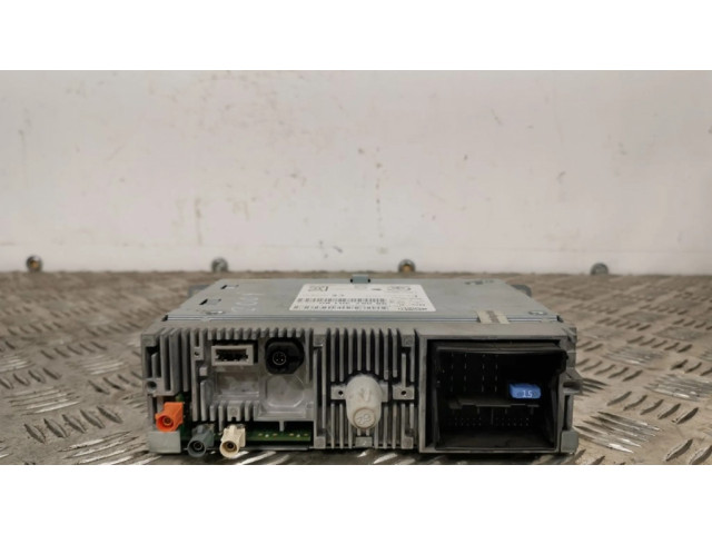 Радио/ проигрыватель CD/DVD / навигация