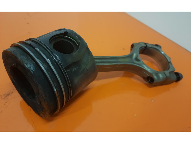  Поршень    Volkswagen PASSAT B6  