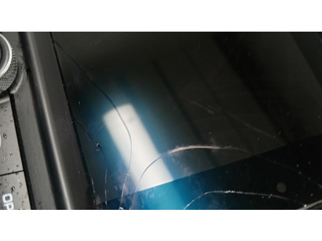 Радио/ проигрыватель CD/DVD / навигация