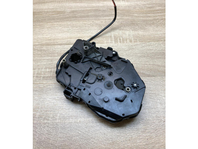 Zámek zadních dveří 2K0827426C Volkswagen Caddy 2004