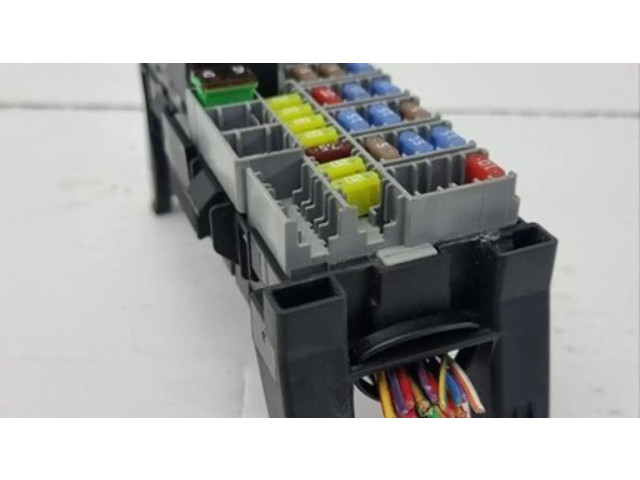 Pojistková skříňka 13800159 Volvo V70 2012