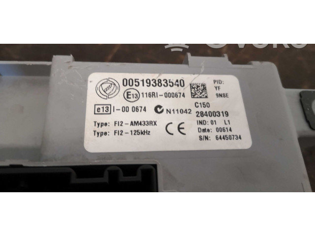 Блок предохранителей 28400319, 00519383540 Opel Combo D