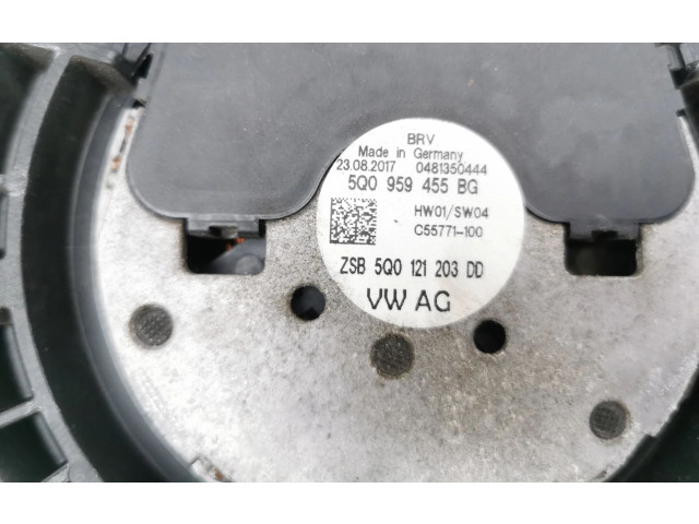 Вентилятор радиатора 5Q0121203DD Audi Q2 -