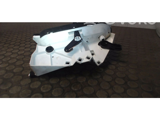 Блок управления климат-контролем Mitsubishi Carisma