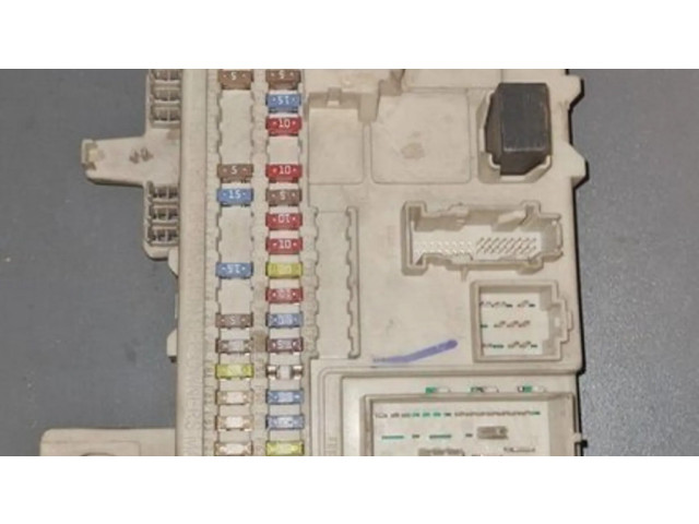 Pojistková skříňka 30728906, 519096408 Volvo V50 2004