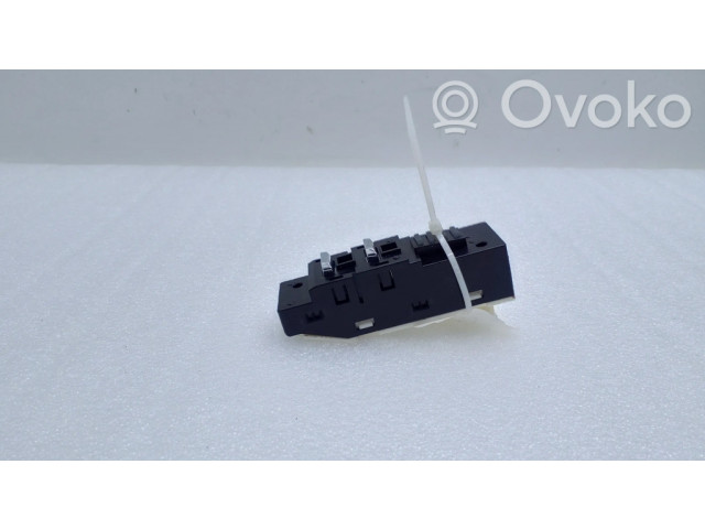 Блок управления 9822330880   Peugeot 5008 II