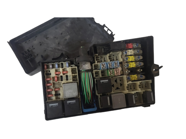 Блок предохранителей 6M5T14K733, 3M5T14A142AB   Ford Focus    