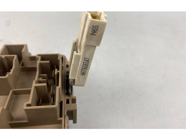 Блок предохранителей  704106   Subaru Forester SG    