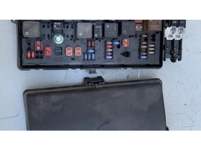 Блок предохранителей 13275884   Opel Insignia A    