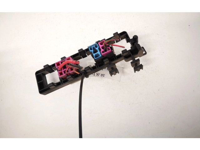 Блок предохранителей  1k1937503   Skoda Octavia Mk2 (1Z)    