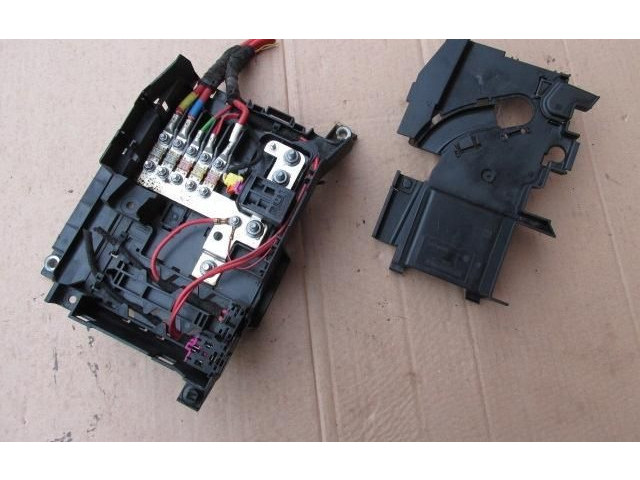 Pojistková skříňka Audi Q7 4L 2010