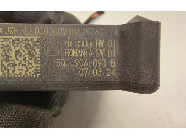 Блок управления 5Q0906093B   Skoda Karoq