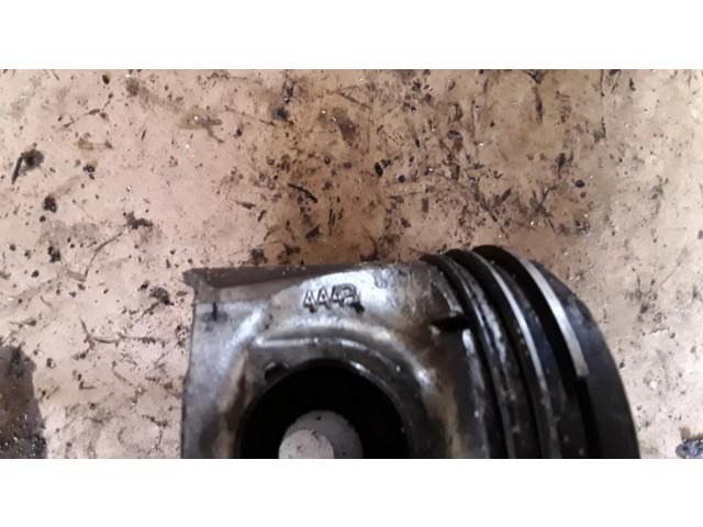 Поршень 4443 Chrysler Voyager для дизельного двигателя 2.5