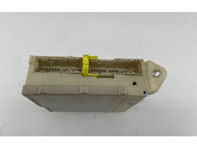   Pojistková skříňka 8273030631, 68281500   Lexus GS 300 350 430 450H 2007