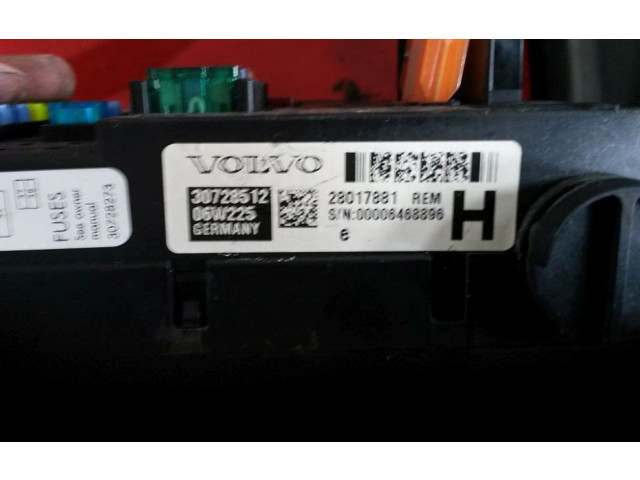 Блок предохранителей 28017881, 28017881 Volvo V70
