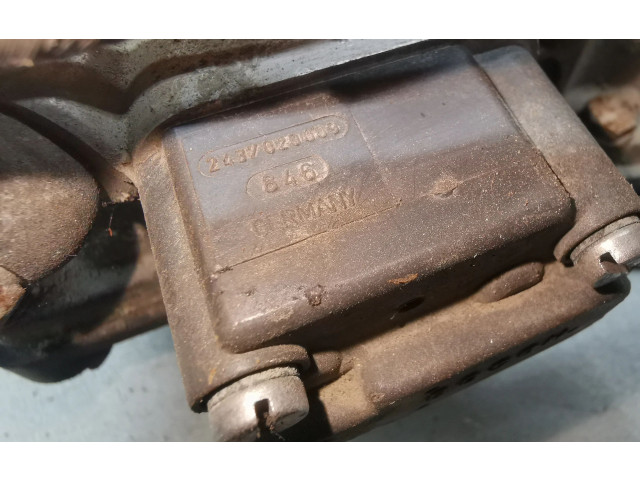 Топливная рампа 0438121070, 026133353D Audi 80 90 B3