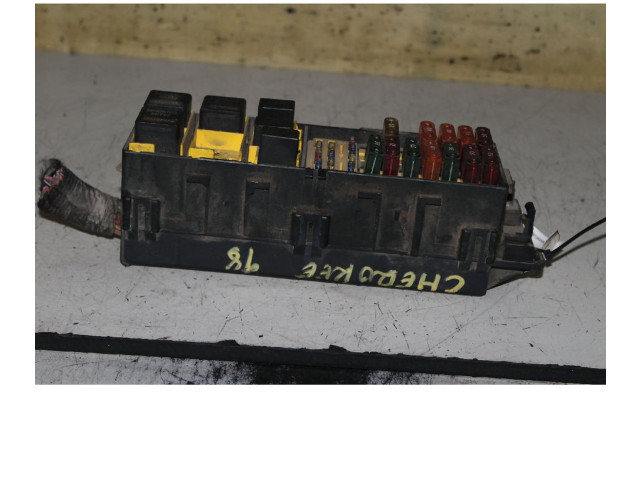 Блок предохранителей Jeep Cherokee XJ