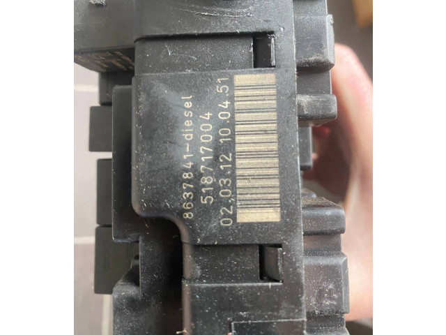 Блок предохранителей    8637841, 518717004   Volvo V70