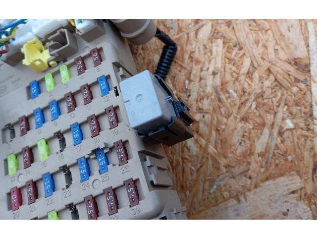 Блок предохранителей 82201AJ000 Subaru Outback