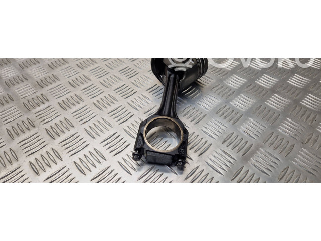 Поршень с шатуном Volkswagen PASSAT B4