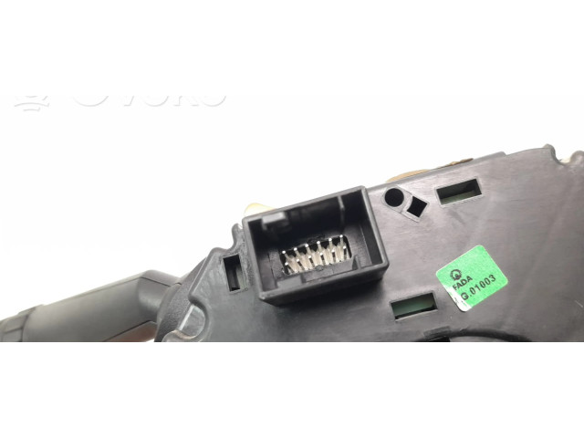 Мултифункционный включатель управления / ручка