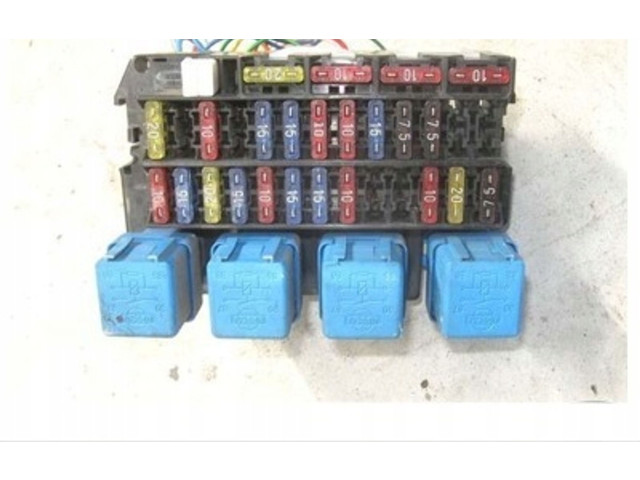 Блок предохранителей Nissan Vanette
