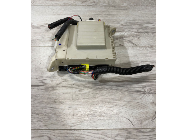 Pojistková skříňka 8273030A81, 7E161272 Lexus GS 300 350 430 450H 2006