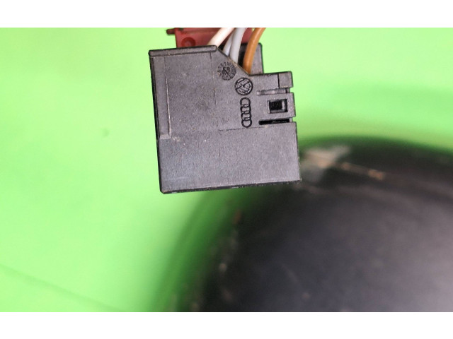 Zpětné zrcátko  Volkswagen Caddy 2010    