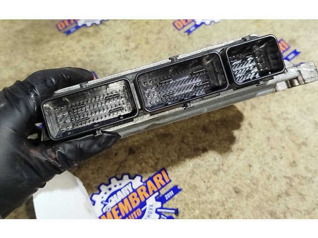 Блок управления двигателя 237100764R, S180095106A Dacia Duster