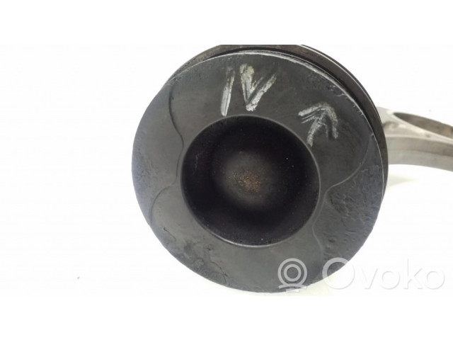 Píst H268X Citroen C6 pro naftový motor 2.7