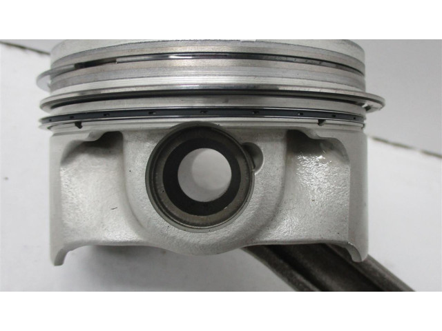 Píst 079107104CE Audi A8 S8 D5