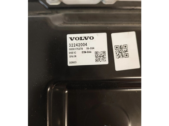 Блок управления двигателя 32242004 Volvo XC40