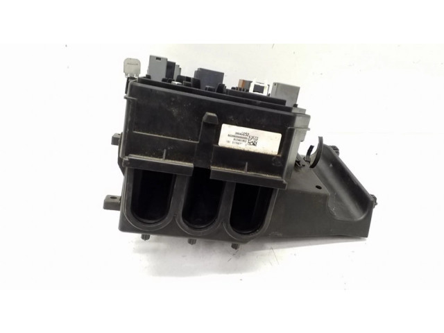 Блок предохранителей 39040852 Opel Astra K