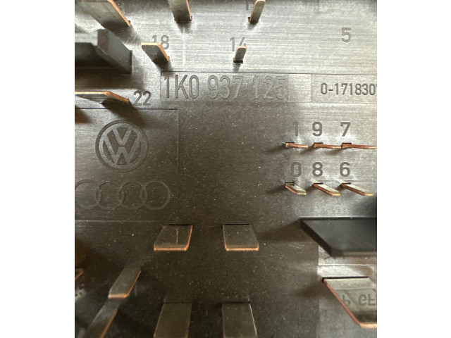 Блок предохранителей  1K0937125, 1K0937125A   Volkswagen Touran I    