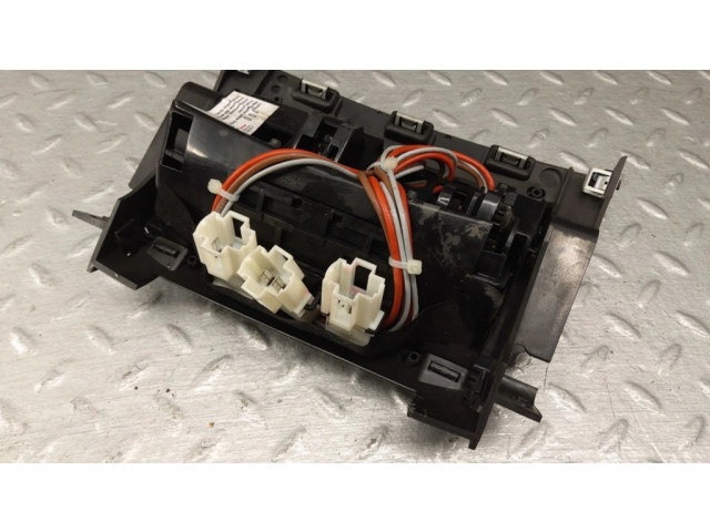 Передняя пепельница