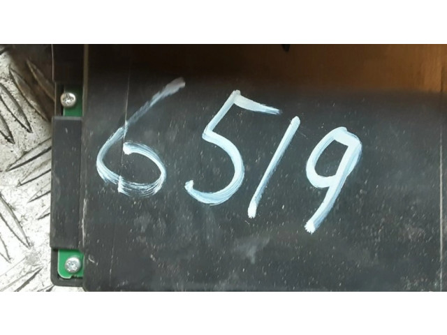 Радио/ проигрыватель CD/DVD / навигация