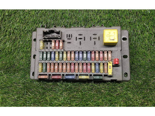 Vstřikovací lišta YQE103139, 518174602   Rover 75     