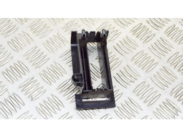 Другая деталь отсека двигателя