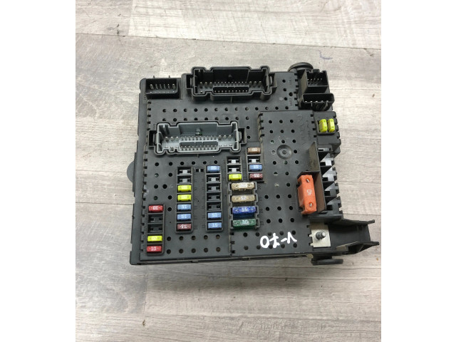 Блок предохранителей  28017881, 00006683032   Volvo V70    