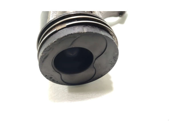  Поршень с шатуном    Volkswagen Golf Cross  