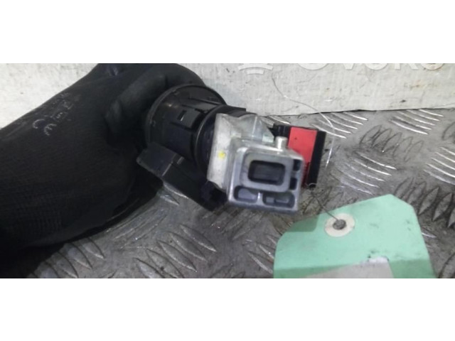 Ручка стеклоочистителей MR570116 Mitsubishi Montero