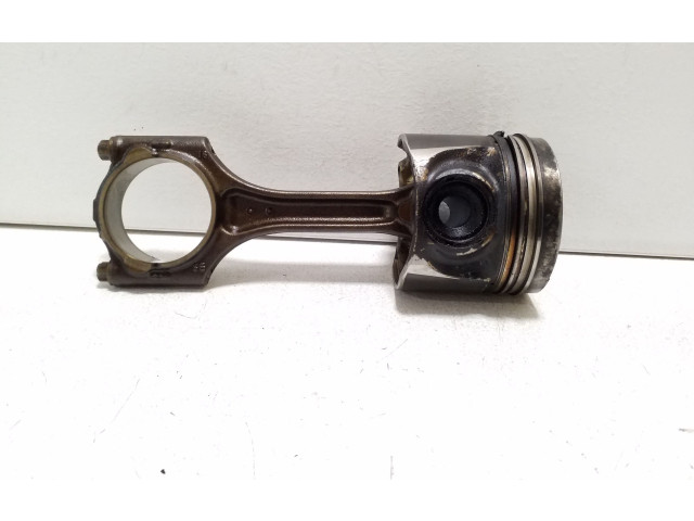  Поршень с шатуном  82L175  Volvo XC60  