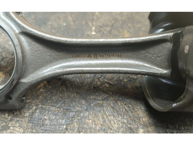 Поршень с шатуном 224DT 9812819780 Jaguar XF