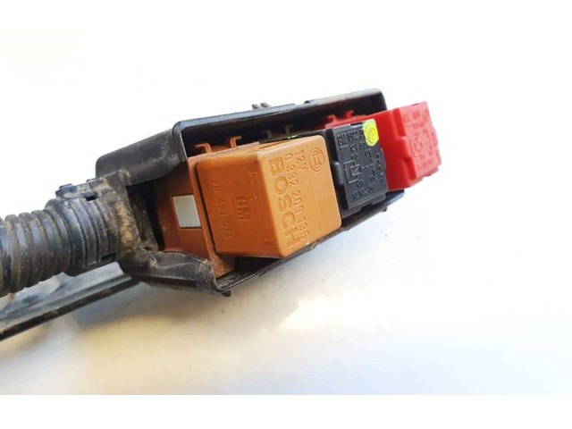 Блок предохранителей 93393749, 315043752 Opel Meriva A