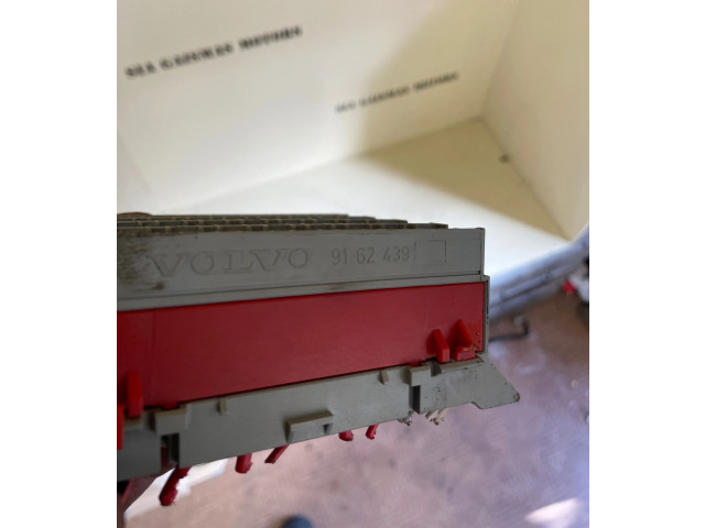 Блок предохранителей  9162439   Volvo V70    