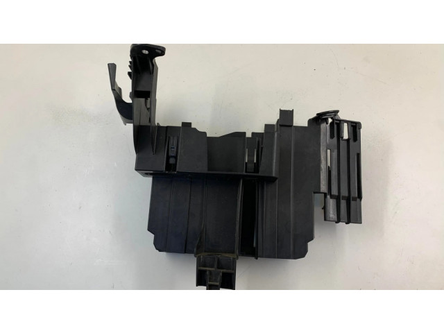 Другая деталь отсека двигателя