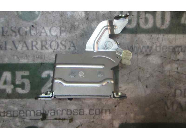 Zámek zadních dveří 825027108R Dacia Dokker 2015