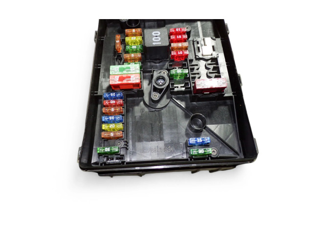 Блок предохранителей  1K0937132F, 1K0937540C   Volkswagen Caddy    