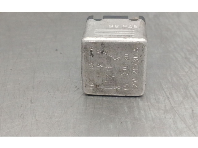 Pojistková skříňka 0015420219, 4RD00412200 Mercede-Benz S W126 1988