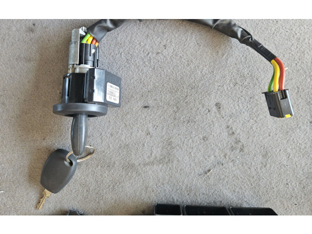 Блок управления двигателя 237102277R, S180095106A   Dacia Duster